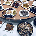 去看了个石头展印象最深的是这桌菜