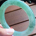 冰润飘绿圆条手镯💰12500💰尺寸55.3～12～11.8mm，莹润细腻，飘...