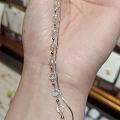 想找类似款银手链，图里的是饰品店的铜材质。刻面白水晶估计也是人造的。