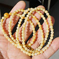 新疆和田玉籽料黄沁4.5珠手链

颜色请参照白纸照；
重量：24克；
尺寸：...