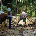 Sapphire Hunting in Sri Lanka在斯里兰卡寻找蓝宝石