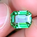【皇家蓝彩宝】2.6克拉沙弗莱，好美的电光绿，晶晶亮，台面大