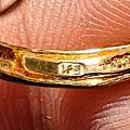 求助贴，这个黄金戒指上面的钢印是什么牌子？