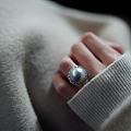 炫耀下我的超值大澳白戒指，不是最低但也很低😂猜猜多少💰。