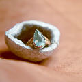 问问大家看图感受：一只奶油体海蓝宝戒指的照片