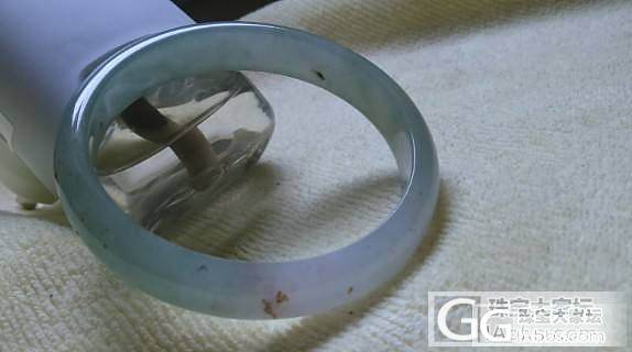 物美价廉试着转56冰种淡绿色翡翠镯_翡翠