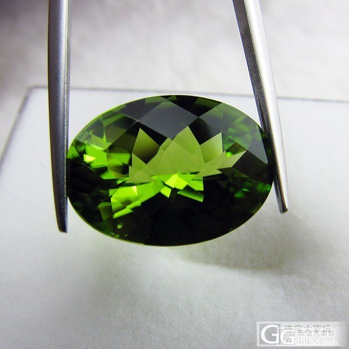 天然大颗粒翠绿色 橄榄石椭圆形格仔面切割 13x18mm 10.97克拉_宝石