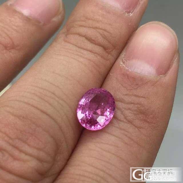 两颗粉蓝宝_刻面宝石蓝宝石