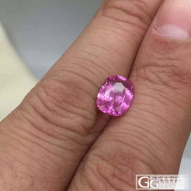 两颗粉蓝宝_刻面宝石蓝宝石