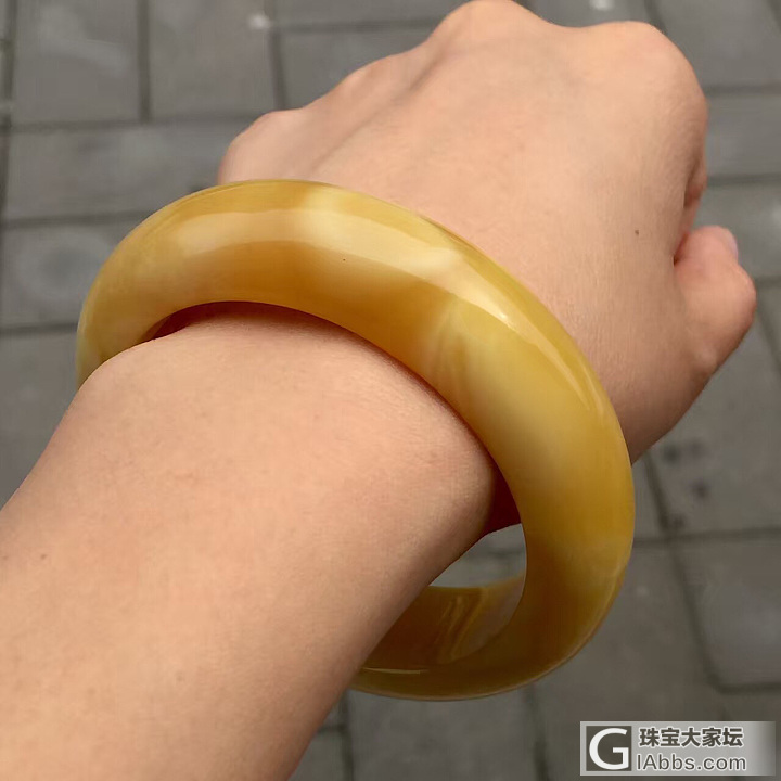 无敌帅气的镯子，蜜蜡能开大镯子真的稀有_琥珀蜜蜡