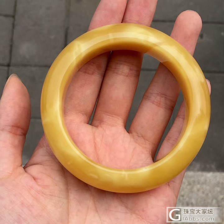 无敌帅气的镯子，蜜蜡能开大镯子真的稀有_琥珀蜜蜡