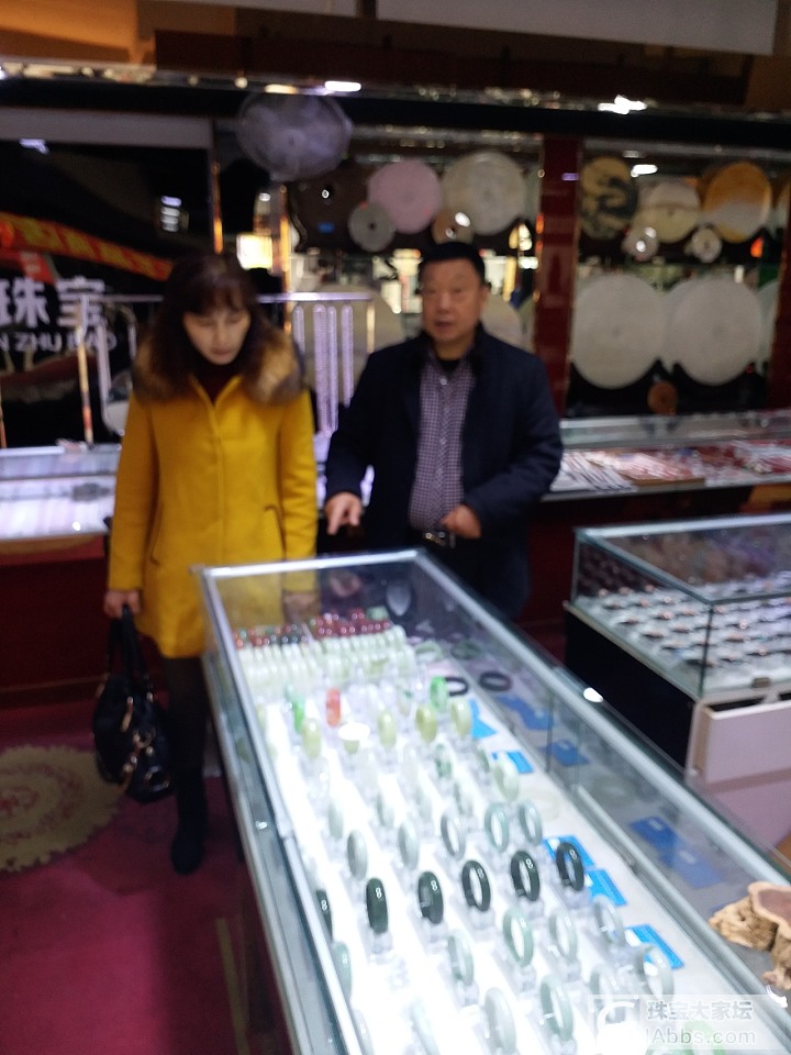 紫水晶其中一颗珠子，被我用石头用力磨擦了44次_珠串紫水晶