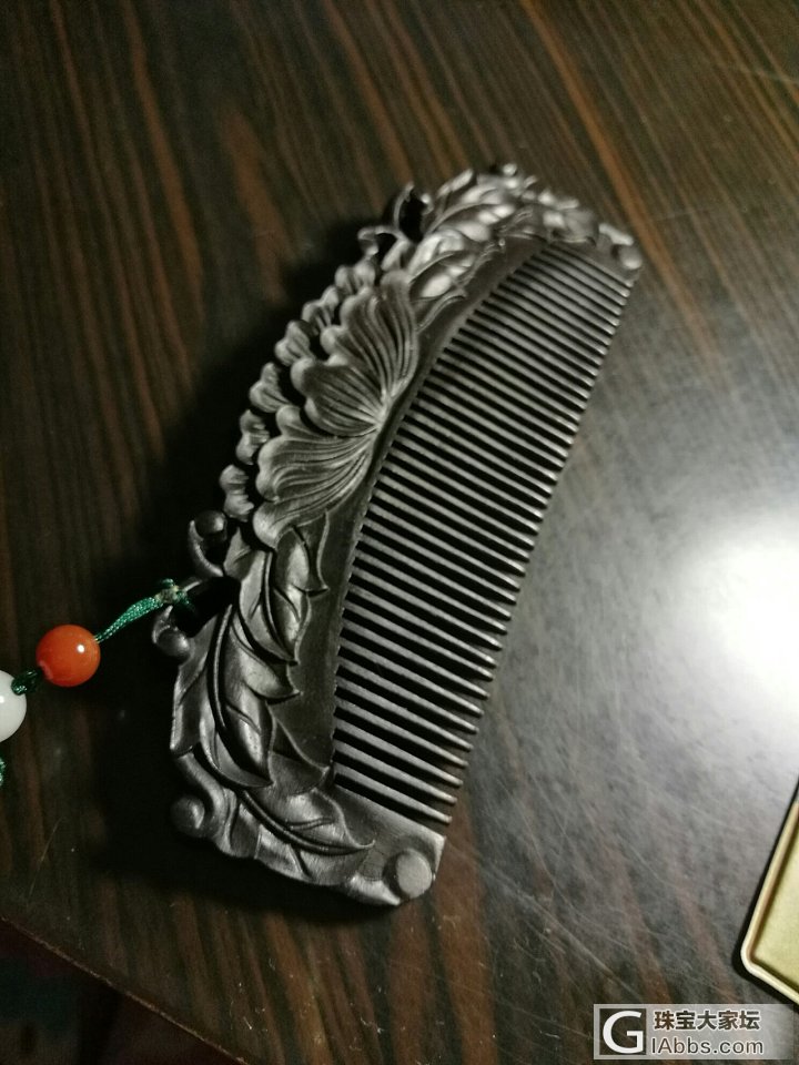 有几根白发了，赶紧买了把梳子_梳子木