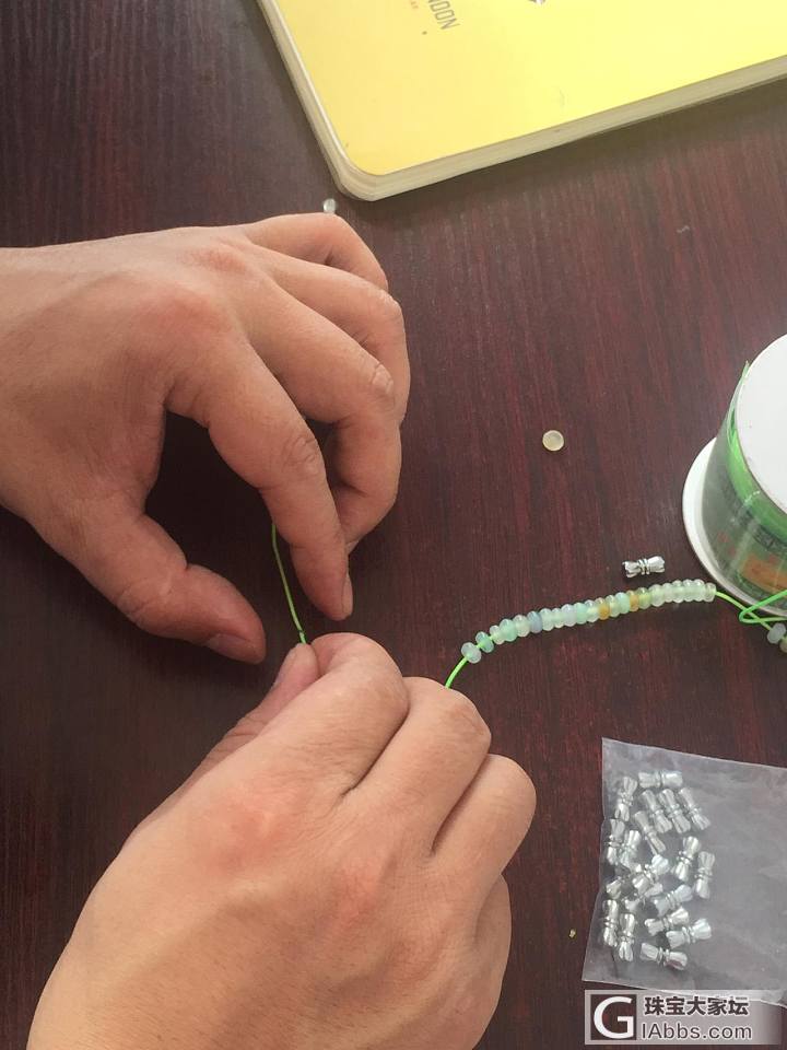 在教大家伙串手链_串珠