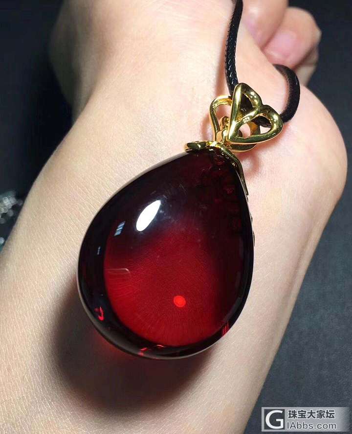 天然欧款血珀吊坠，喜庆葒，超美血红[拳头]，一级通透👍，坠重11.4克，尺寸35..._挂件血珀