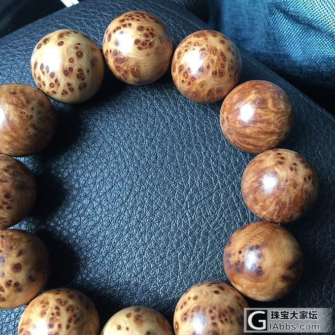 请大家看一下，这串崖柏是太行还是川料？生料还是陈化料？大概多少钱？_珠串崖柏