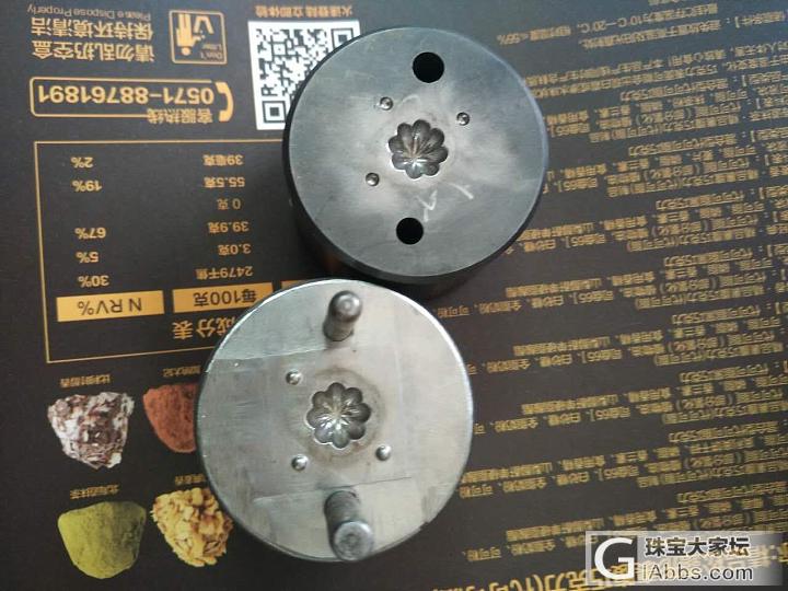 某家被大家称赞手艺不错的打银镯店家在刚刚卸下面具的对话_银