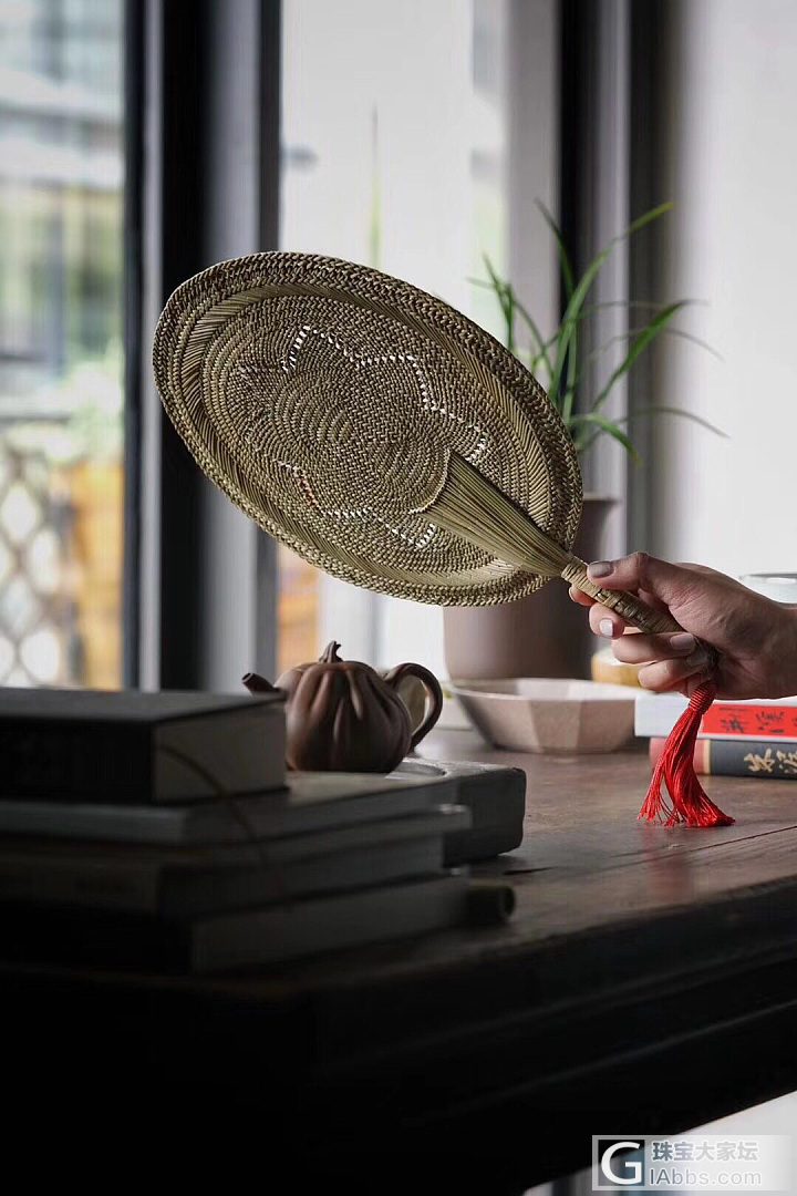 夏日~☀☀
折扇你不喜欢~诺~给你蒲扇可好？_扇