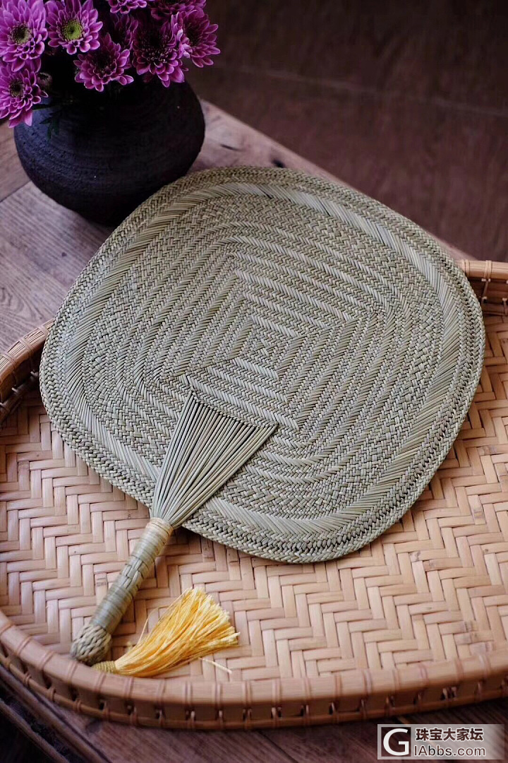 夏日~☀☀
折扇你不喜欢~诺~给你蒲扇可好？_扇