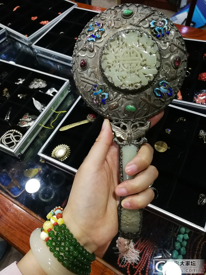 今天去了个卖古董的店子_古董首饰吊坠珊瑚