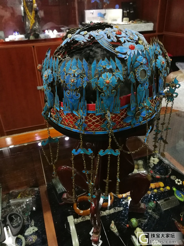 今天去了个卖古董的店子_古董首饰吊坠珊瑚