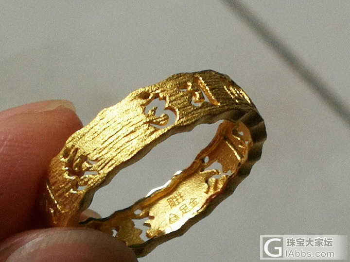 周生生大明咒戒指_金