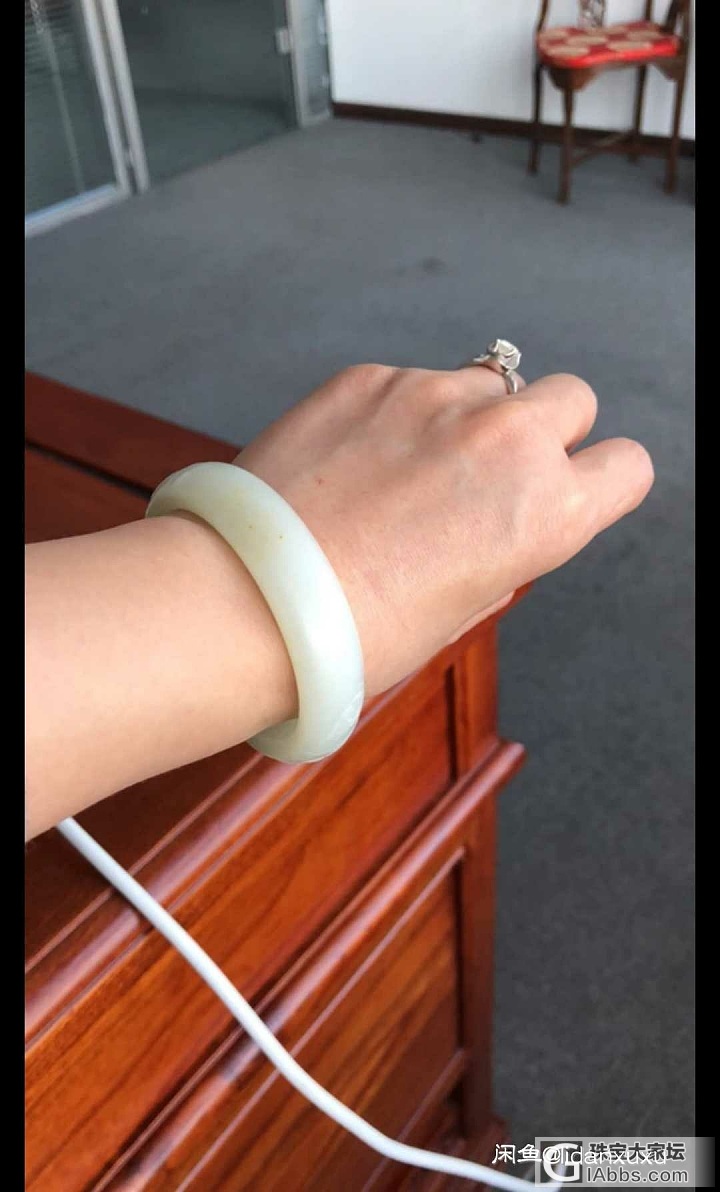 这个玉镯是坛子姐妹的吗？_手镯和田玉