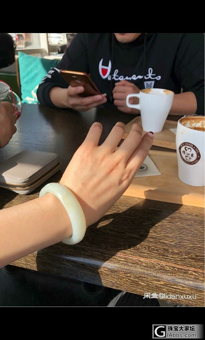 这个玉镯是坛子姐妹的吗？_手镯和田玉