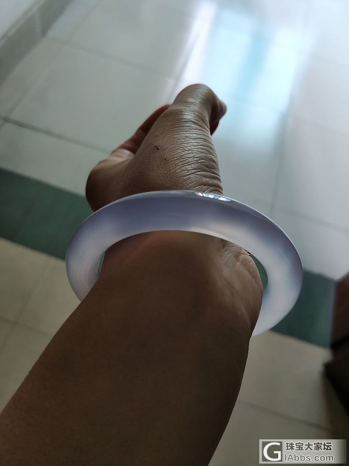 美美的玉髓，时粉时紫时蓝，没钱买冰紫翡翠，拿这个过过瘾也挺好_玉髓手镯
