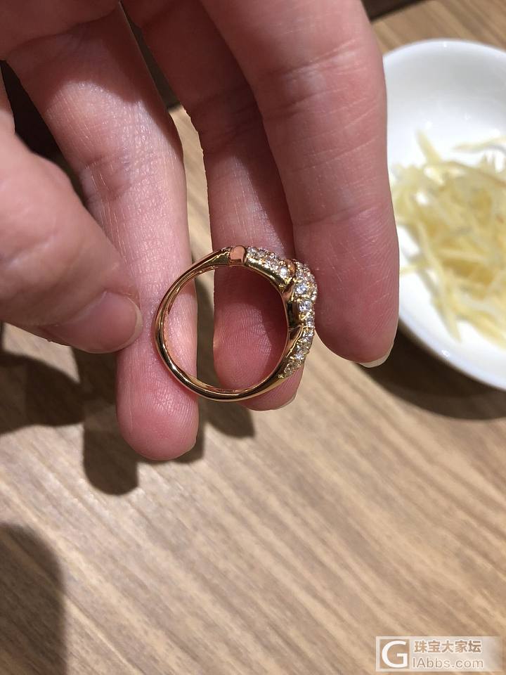 买了一个二手梵克雅宝碎钻戒指_戒指钻石