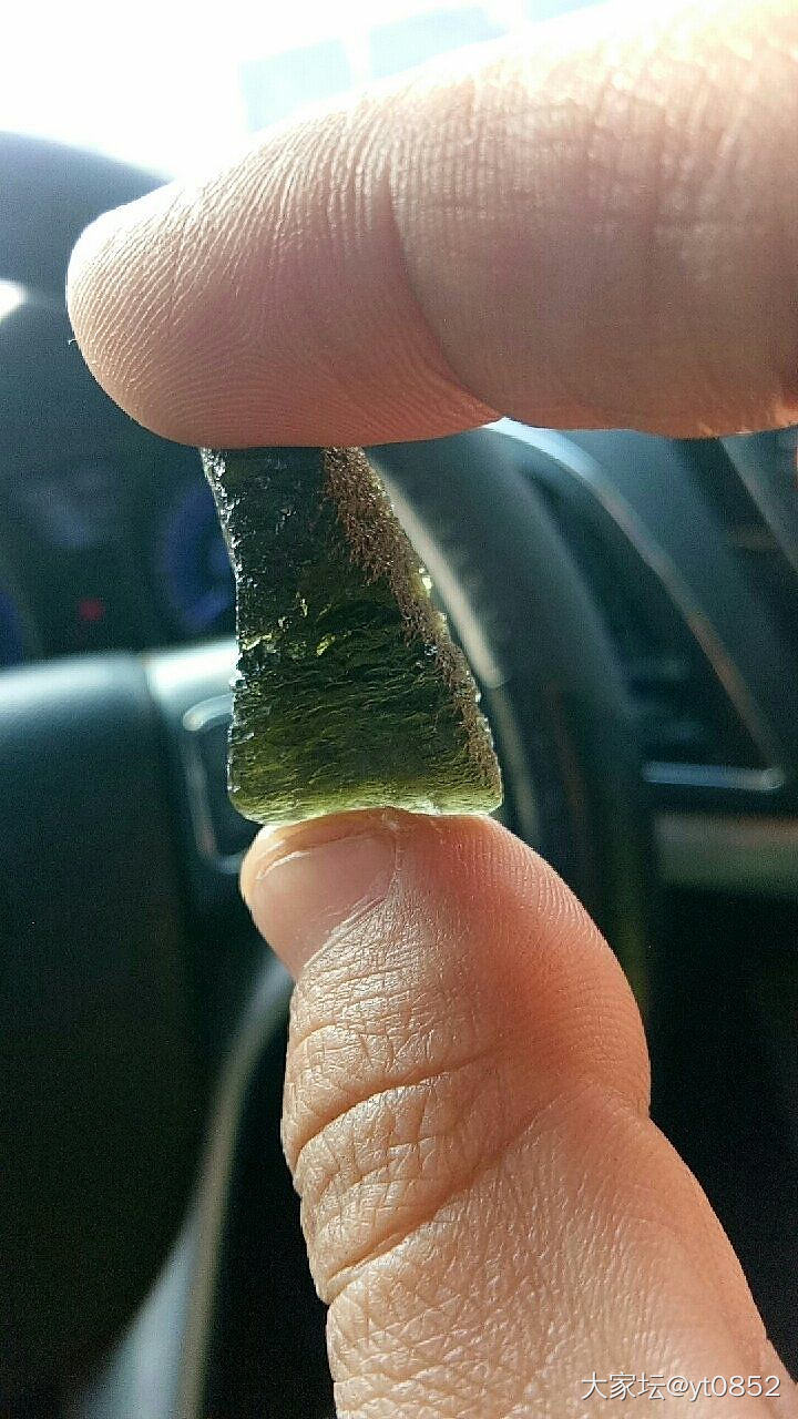 看看这是真的捷克玻璃陨石吗？谢谢了_玻璃陨石陨石