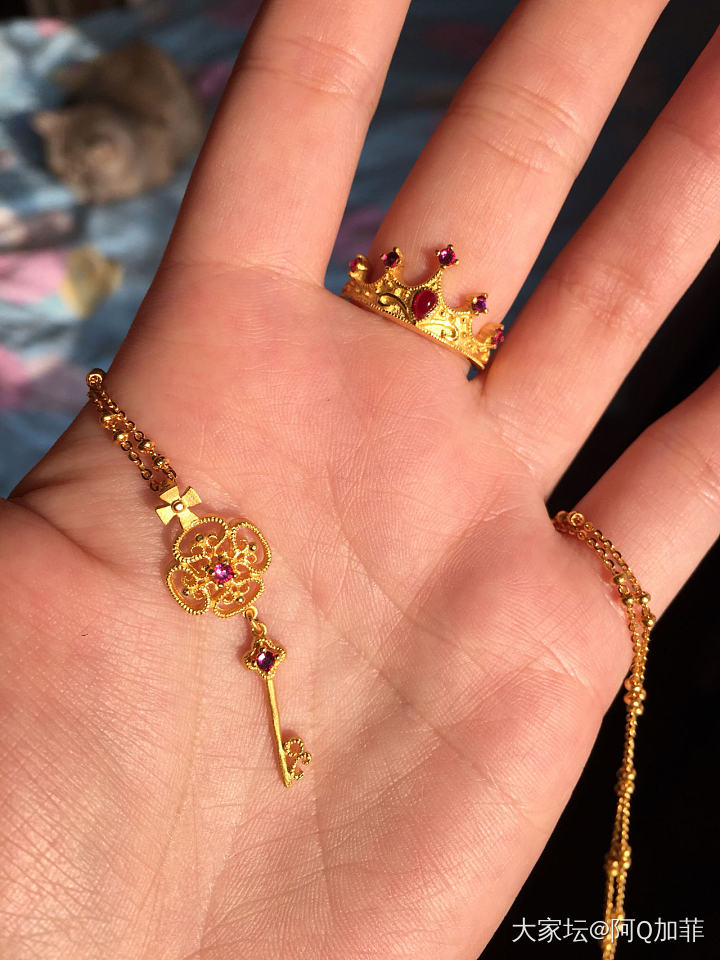 越看越喜歡_吊坠金戒指