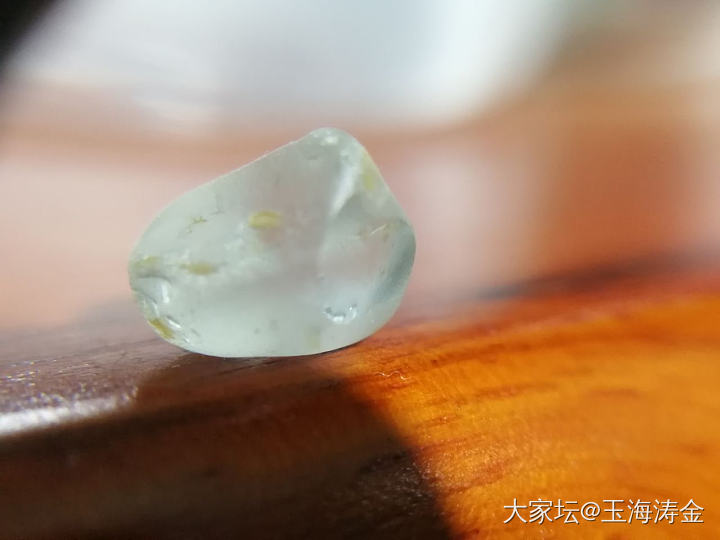 不在市场流通的一颗斯里兰卡白色蓝宝石原石_蓝宝石原石