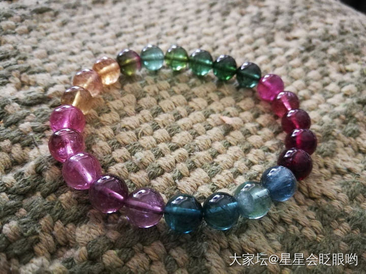 怎么穿好看呢？_珠串碧玺