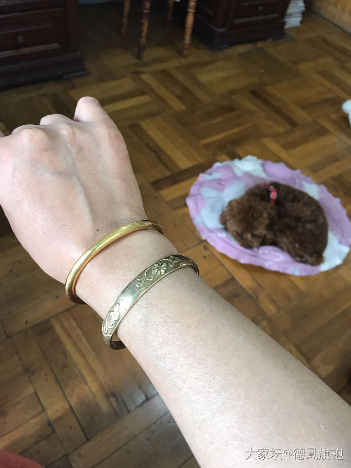 有时候铜的光泽也很美_手镯金属