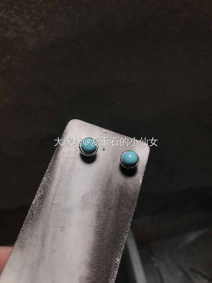 夏天，你少一对蓝蓝的耳钉吗😍_耳钉松石