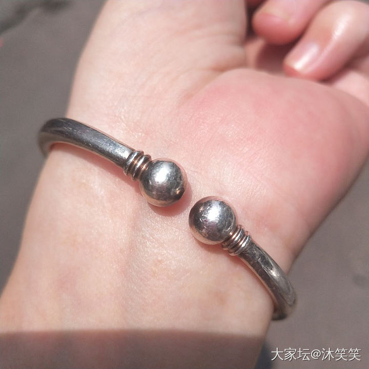 珍圆蒜磕碰得各种痕迹_手镯银