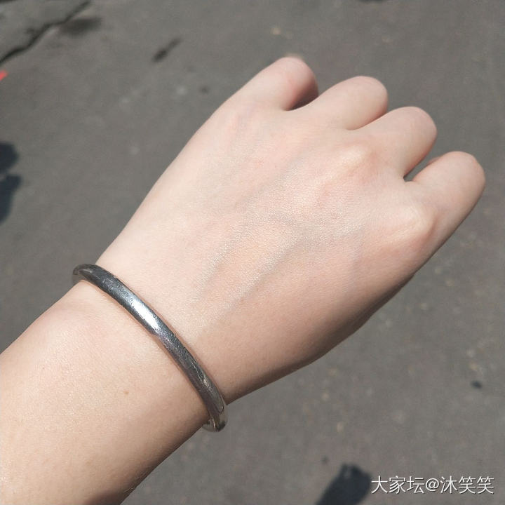 珍圆蒜磕碰得各种痕迹_手镯银