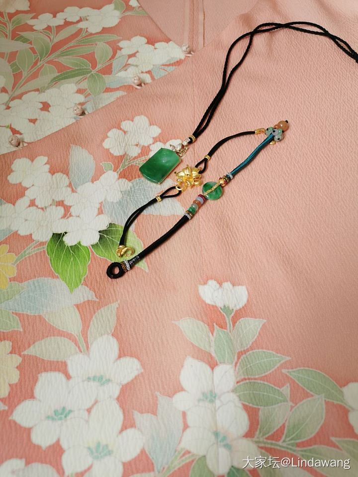 何以解忧，唯有美物与美衣呀😀😀😀_穿搭