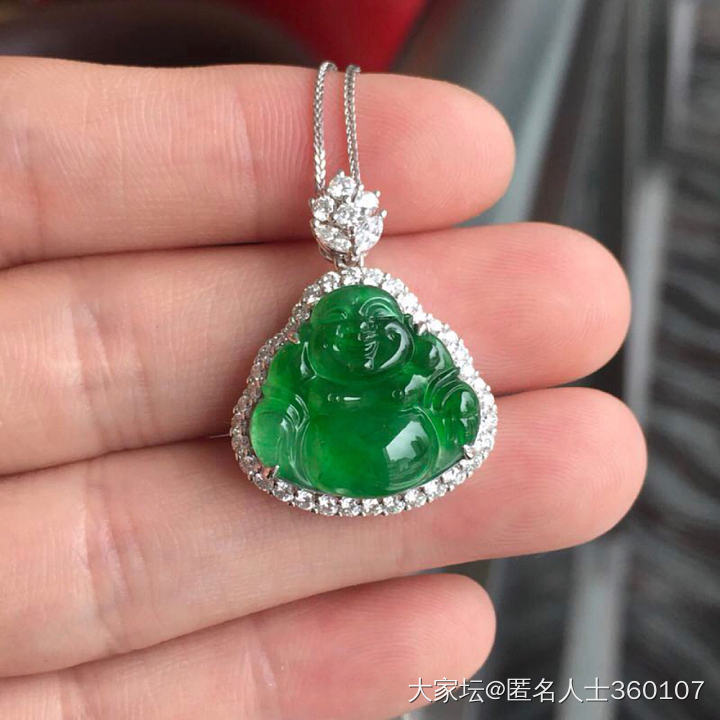 之前有坛友说佛公是菠菜绿，薄片，我想再来求证下。_吊坠翡翠