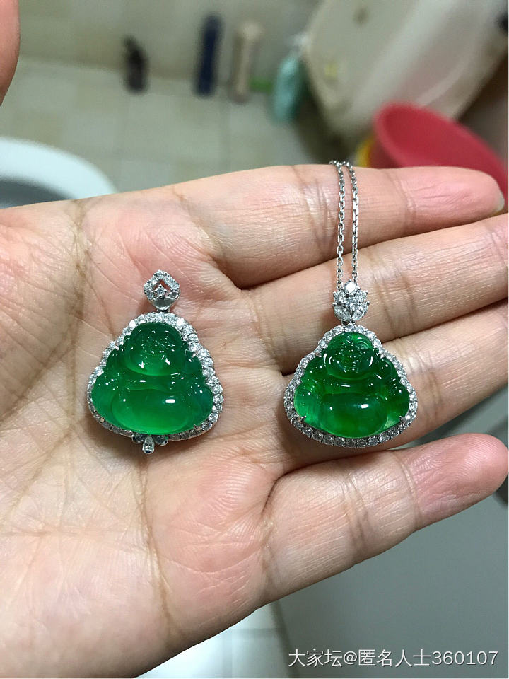 之前有坛友说佛公是菠菜绿，薄片，我想再来求证下。_吊坠翡翠