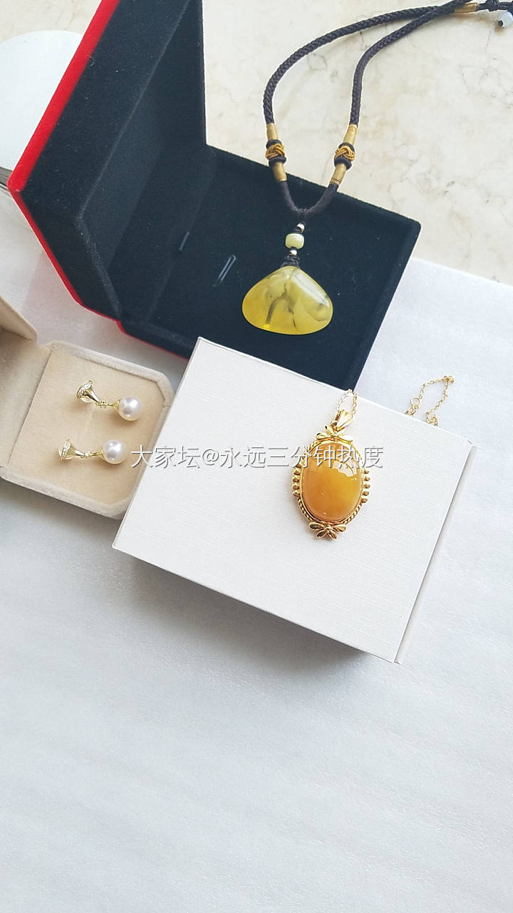 又一个全手工打磨抛光镶嵌的蜜蜡吊坠_琥珀蜜蜡