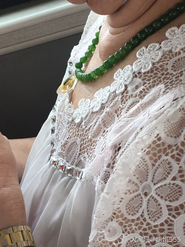 以前没觉得，前几天突然发现碧玉还可以这么美。_碧玉项链和田玉