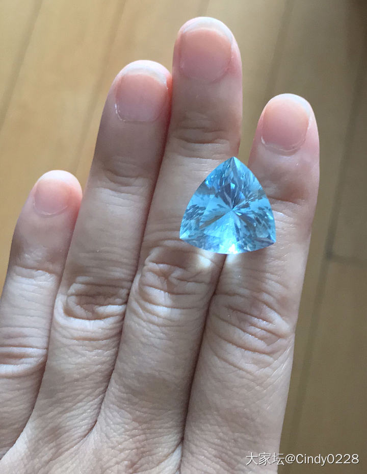 秀一颗多年前收的海蓝宝石_刻面宝石海蓝宝