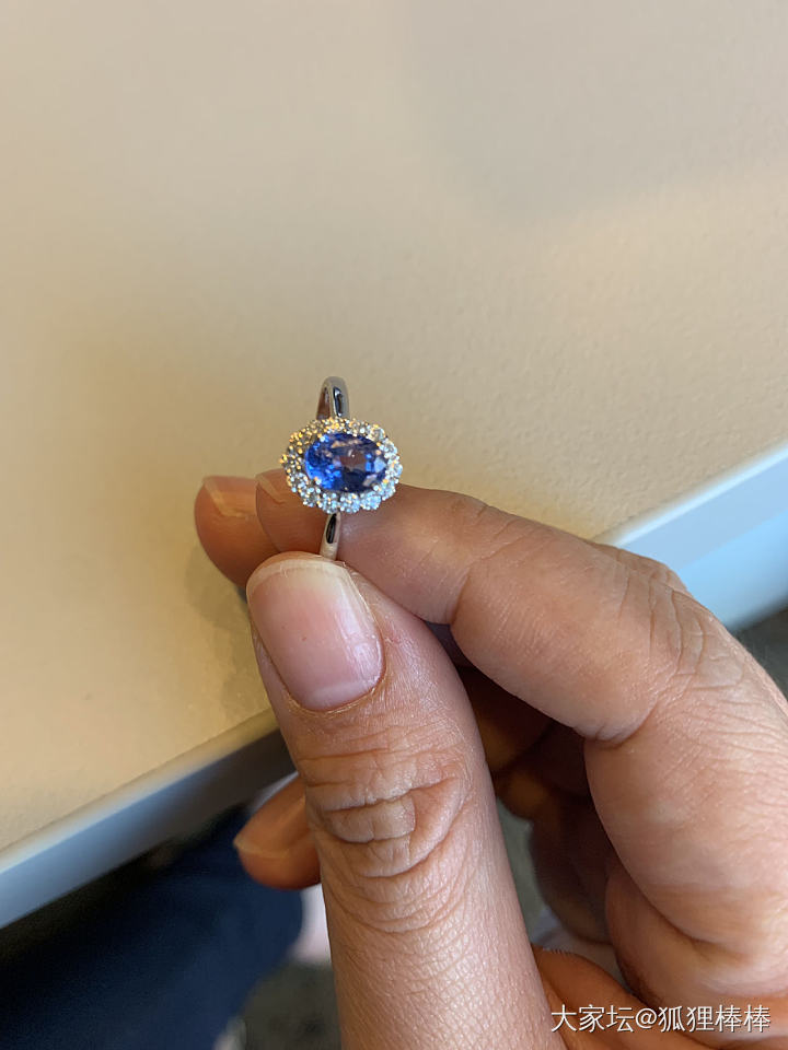 新人请教，这个蓝宝的台面切割是不是有点问题？_蓝宝石