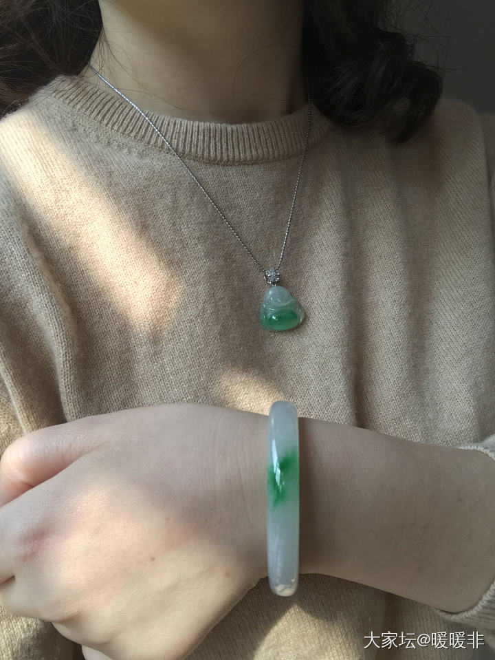 温柔的阳光温柔的绿_手镯翡翠
