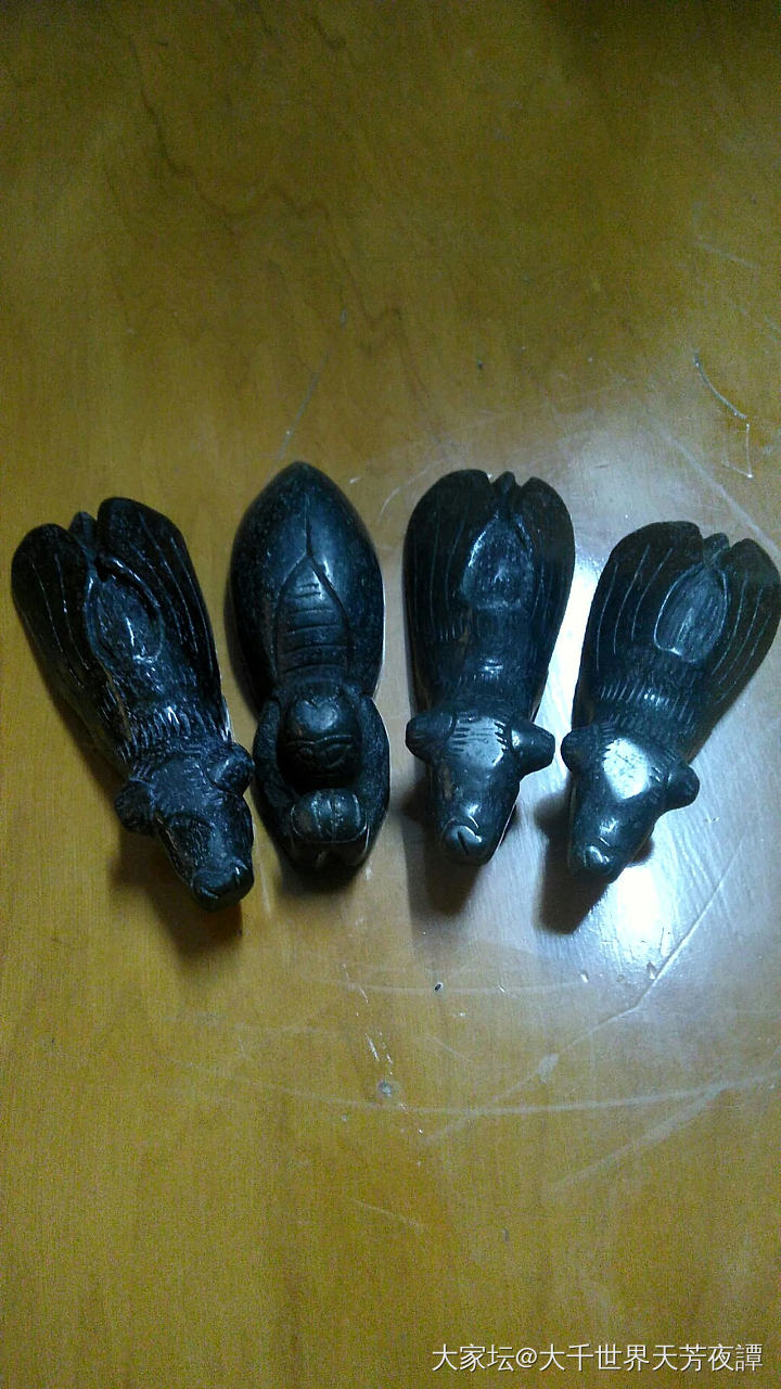 这几只蟬，黑黑的，雕的怪怪，是什么玉石，树化玉，墨玉，墨碧，黑青，青玉，碧玉，岫..._古玉