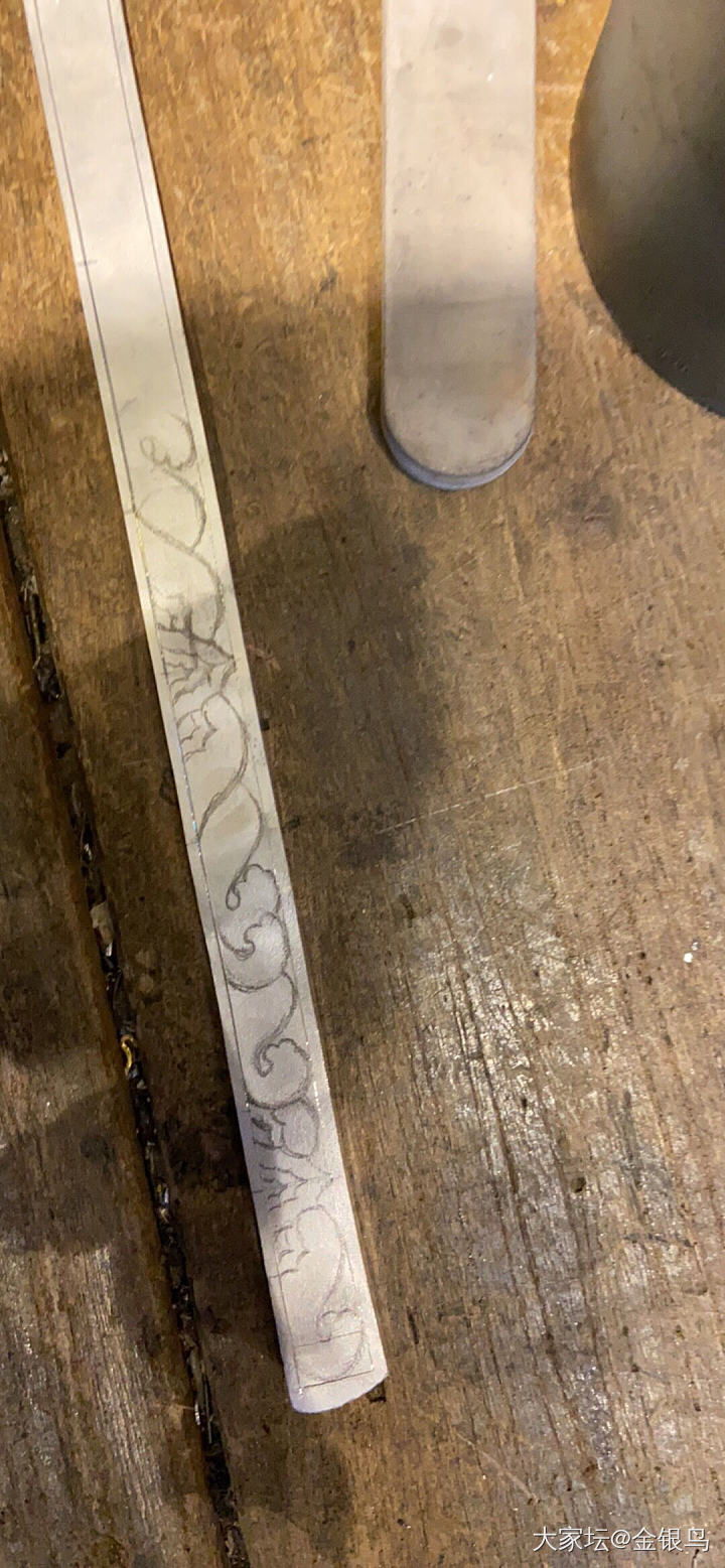 90后手工银小师傅，大家觉得这样的錾刻好看么，我该怎么改？_购银闲聊银