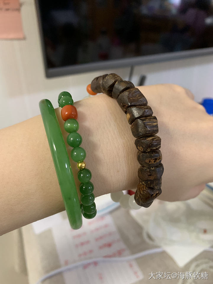又是和田搭木头的一天_搭配木和田玉
