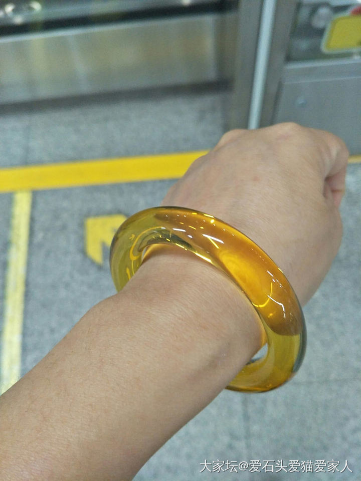 来，坛友们跟贴秀出今日配饰_首饰琥珀蜜蜡琥珀手镯